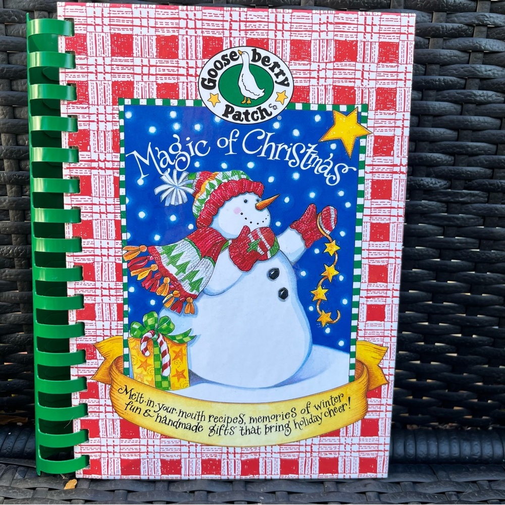 Gooseberry Patch Magic of Christmas Cookbook Hardcover Like New